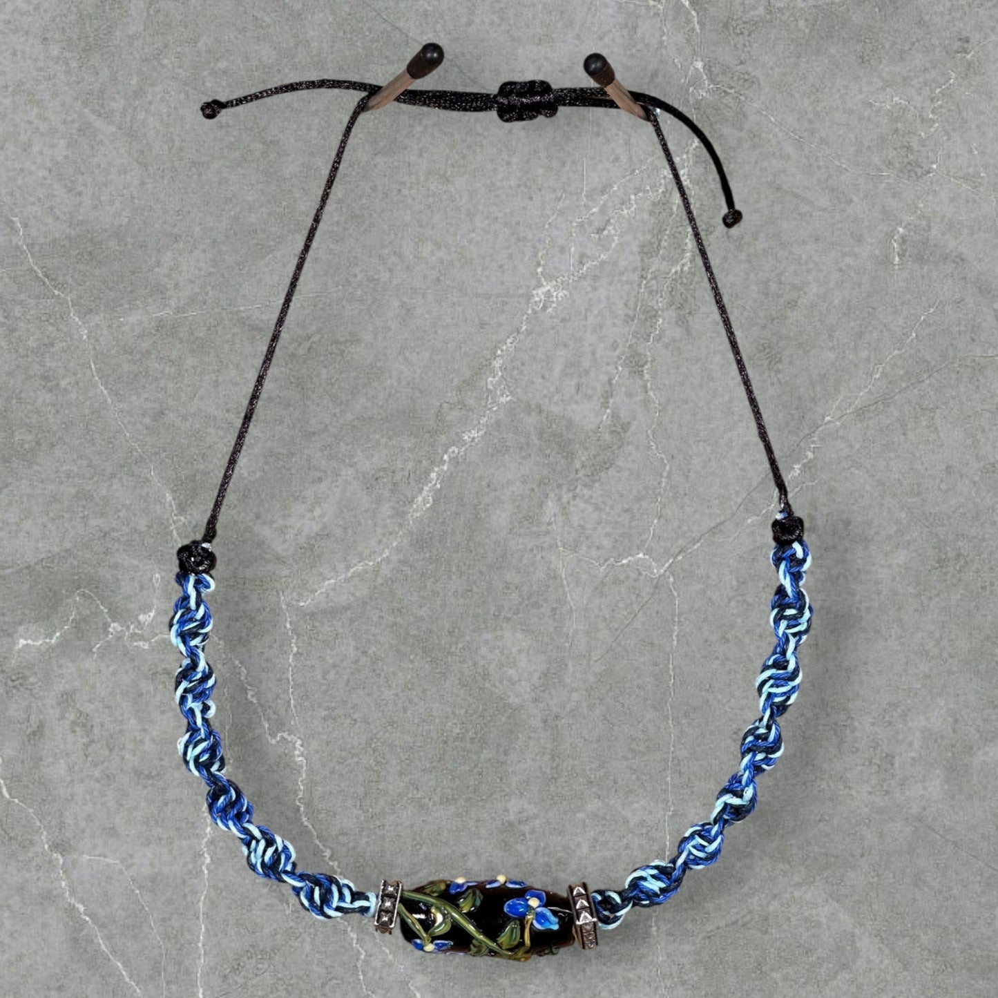 Dark blue flowers necklace