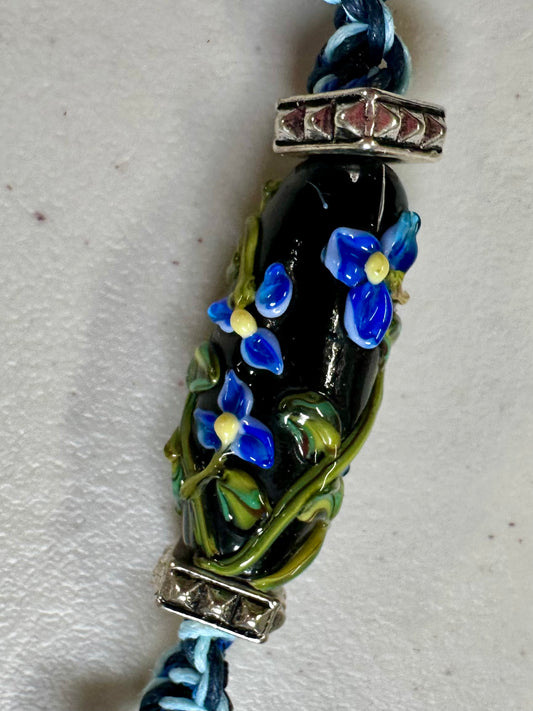 Dark blue flowers necklace