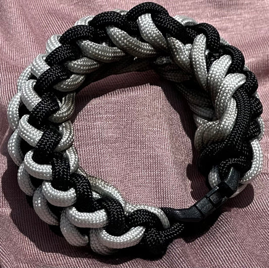 Paracord Bracelet in Black & Gray