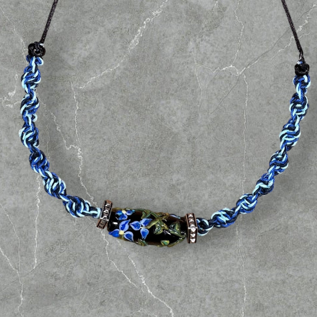 Dark blue flowers necklace