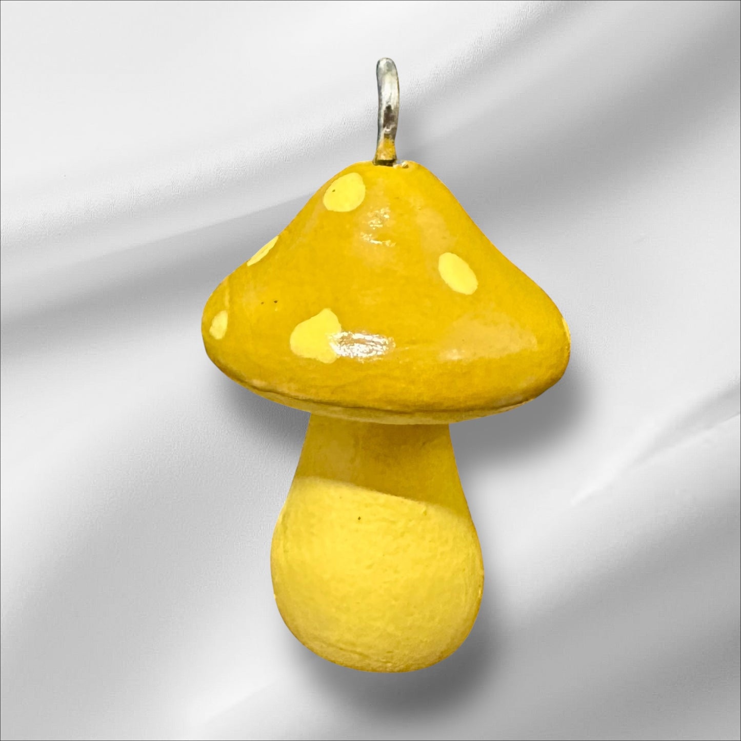 Dark yellow and light yellow mushroom